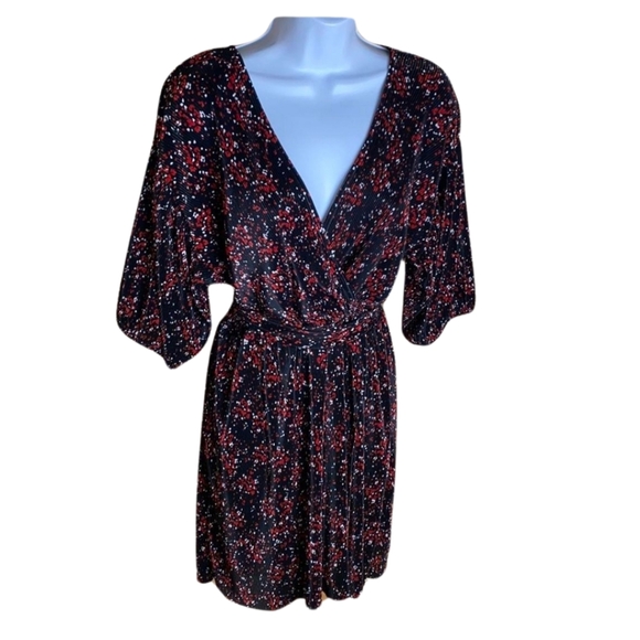 NWT Dynamite Floral Pleated Wrap Dress - Picture 3 of 7